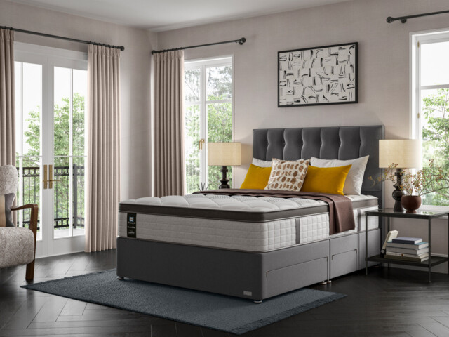 Sealy Bronte Posturepedic Divan Bed Set On Glides - image 1