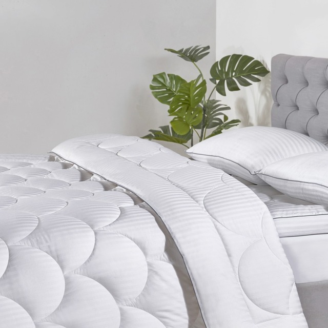 5 Star Hotel Collection 10.5 Tog Australian Wool Duvet, Super King - image 1