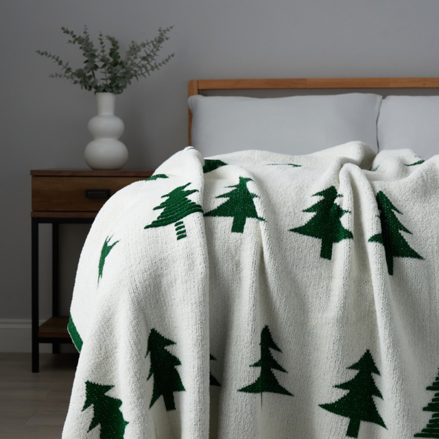 Christmas Tree Throw, Green and Natural