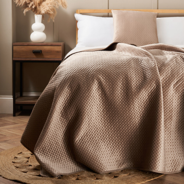 Liso Bedspread, Natural - image 1