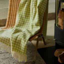 Tweedmill Textiles Pure New Wool Reversible Jacquard Spot - Apple Green - 200cm x 130cm - thumbnail 2
