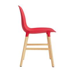 Normann Copenhagen Form Chair - Bright Red - Oak Legs Shell Colour: Bright Red, Leg Colour: Oak - thumbnail 3