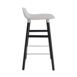 Normann Copenhagen Form Barstool - Wood - 65cm - Warm Grey - Black Oak Legs Shell Colour: Warm Grey, Leg Colour: Black Oak - thumbnail 3