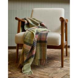 Bronte By Moon Kintyre Check Pure New Wool Throw - Green - thumbnail 2