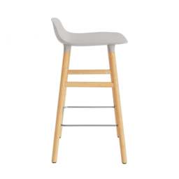 Normann Copenhagen Form Barstool - Wood - 65cm - Warm Grey - Oak Legs Shell Colour: Warm Grey, Leg Colour: Oak - thumbnail 3
