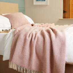 Tweedmill Textiles Extra Large Pure New Wool Waffle Throw - Dusky Pink - 240 x140cm - thumbnail 3