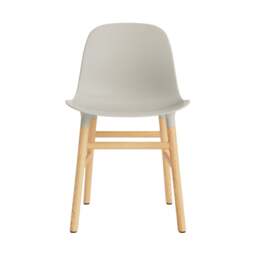Normann Copenhagen Form Chair - Light Grey - Oak Legs Shell Colour: Light Grey, Leg Colour: Oak - thumbnail 2