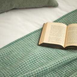 Tweedmill Textiles Extra Large Pure New Wool Waffle Throw - Sea Green - 240 x 140cm - thumbnail 4