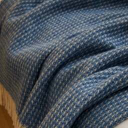 Tweedmill Textiles Extra Large Pure New Wool Waffle Throw - Blue Jay - 140 x 240cm - thumbnail 4