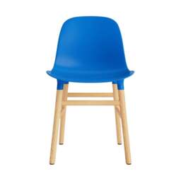 Normann Copenhagen Form Chair - Bright Blue - Oak Legs Shell Colour: Bright Blue, Leg Colour: Oak - thumbnail 2