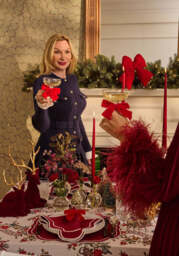 Holly Golden Accent Garland - thumbnail 2