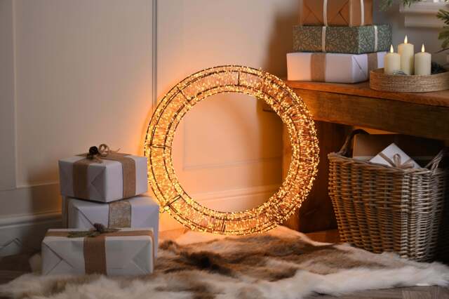 Christmas Feature Wreath Light Gold Indoor 3000 LED - 58cm