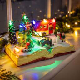 Musical Christmas Scene - Christow - thumbnail 5
