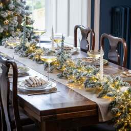 Christmas Cluster Light Door Garland - Christow - thumbnail 4