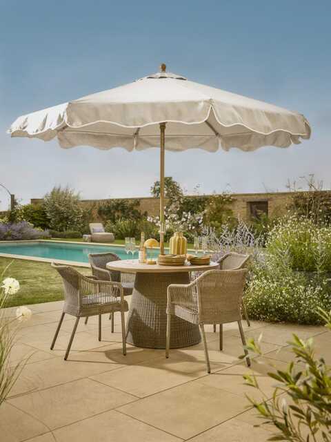 Vattern Dining Set - image 1