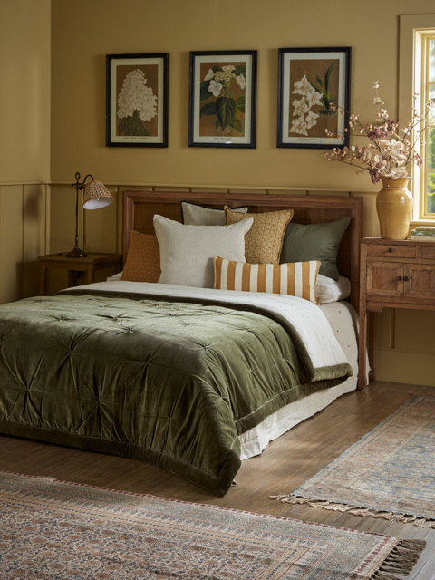 Pintucked Velvet & Cotton Linen Kingsize Quilt - Moss Green - image 1