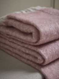Cosy Doze Throw - Blush - thumbnail 2