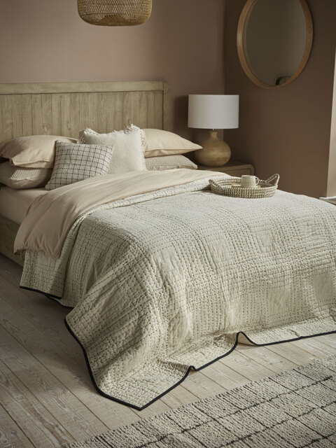 Yvoire Bedspread - image 1
