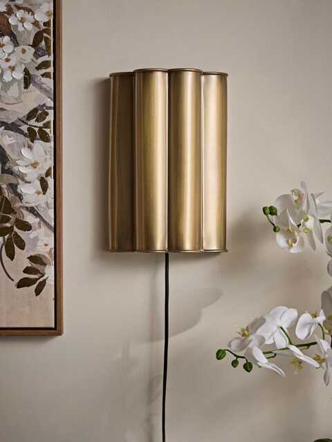 Scalloped Brass Wall Light - image 1