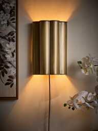 Scalloped Brass Wall Light - thumbnail 2