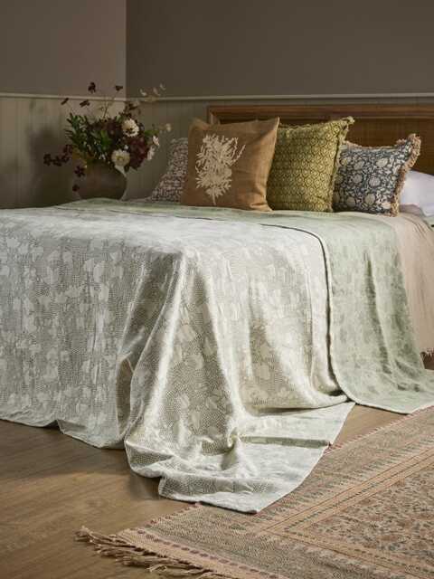 Jacquard Acre Bedspread - image 1