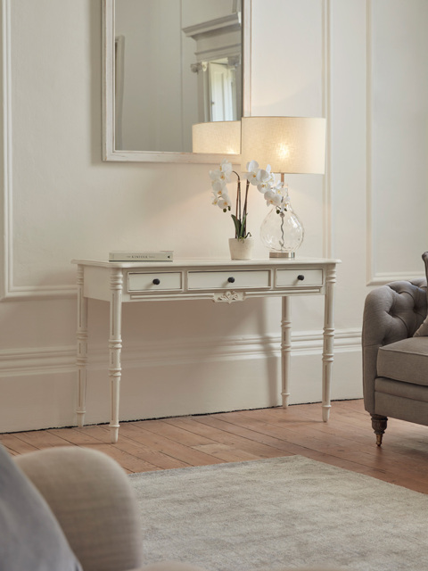 Manon Console - image 1