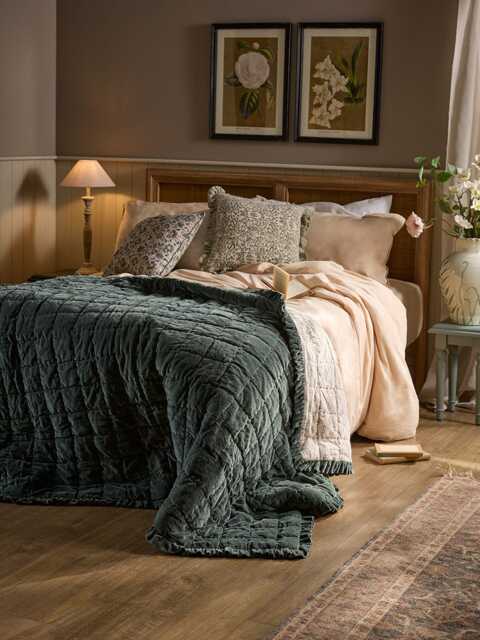 Ruffle Quilted Velvet Bedspread - Nordic Blue - image 1