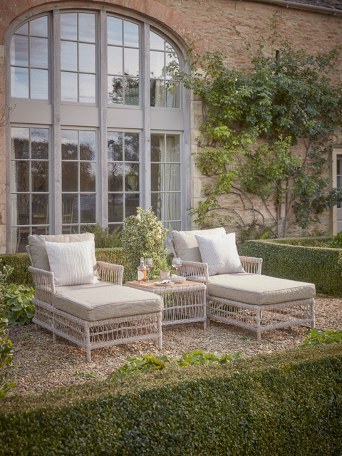 Villa Lounger Set - image 1