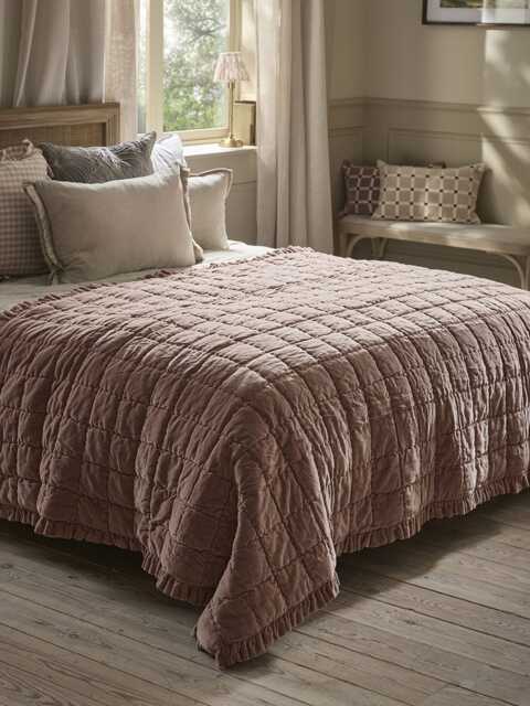 Ruffle Quilted Velvet Bedspread - Vintage Rose - image 1