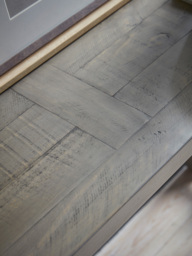 Renna Console Table - thumbnail 4