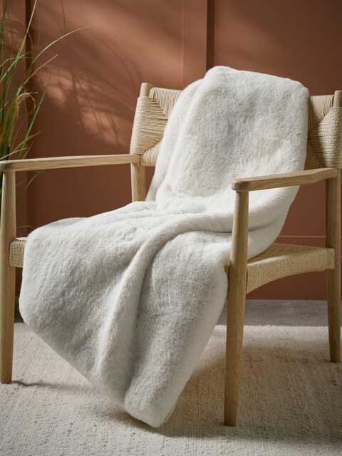 Supersoft Faux Fur Throw - Arctic Fox - image 1
