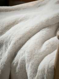Supersoft Faux Fur Throw - Arctic Fox - thumbnail 2