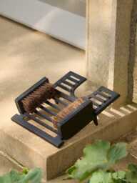 Cast Iron Boot Jack & Cleaner - thumbnail 1