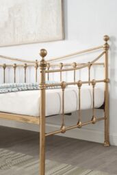 SlumberWorx Newnham Classic Victorian Style Living Room Bedroom Metal Day Bed Frame in Bronze - Size: Single - thumbnail 4