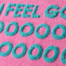 Mooky Mats I Feel Good Slogan Bath Mat in Fuchsia - thumbnail 3