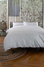 The Lyndon Company Luxury 200 Thread Count 100% Cotton Fitted Sheets in White - Size: King Fitted - thumbnail 2