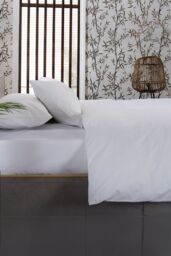 The Lyndon Company Luxury 200 Thread Count 100% Cotton Fitted Sheets in White - Size: King Fitted - thumbnail 1