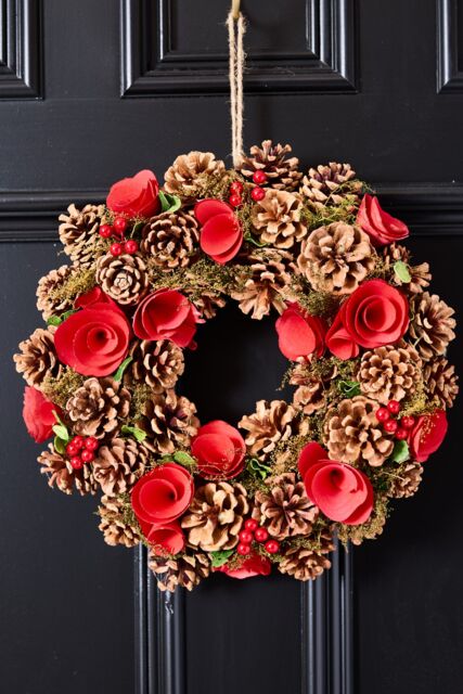 Dibor Red Berries & Roses Festive Xmas Front Door Wreath Christmas Wreath 35cm - image 1