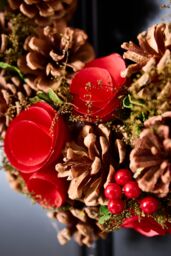 Dibor Red Berries & Roses Festive Xmas Front Door Wreath Christmas Wreath 35cm - thumbnail 4