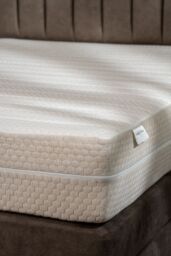 Soak&Sleep Zoned Hybrid Memory Foam Mattress in White - Size: Double - thumbnail 3