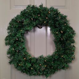 Samuel Alexander 60cm Pre Lit Plain Green Christmas Wreath with Warm White LEDs & 160 Tips
