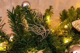 Marco Paul 6ft Pre-Lit LED Christmas Garland With Silver Bows & Baubles in Green - thumbnail 5