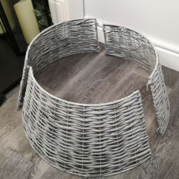 Samuel Alexander 48/70cm KD Willow Christmas Tree Skirt Wicker Rattan- Large Light Grey - thumbnail 6