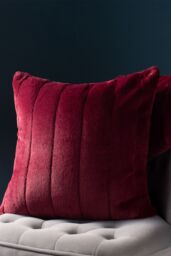 Paoletti Empress Alaskan Faux Fur Cushion in Red - Size: 45 cm x 45 cm - thumbnail 4
