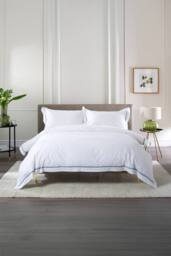 The Lyndon Company Boutique Hotel Hampstead 200 Thread Count Cotton Duvet Cover Set in Green - Size: Double