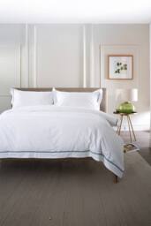 The Lyndon Company Boutique Hotel Hampstead 200 Thread Count Cotton Duvet Cover Set in Green - Size: Double - thumbnail 3