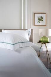 The Lyndon Company Boutique Hotel Hampstead 200 Thread Count Cotton Duvet Cover Set in Green - Size: Double - thumbnail 4