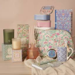 Sophia Lane Zest & Bloom Floral Candle - 100g in Green - thumbnail 7