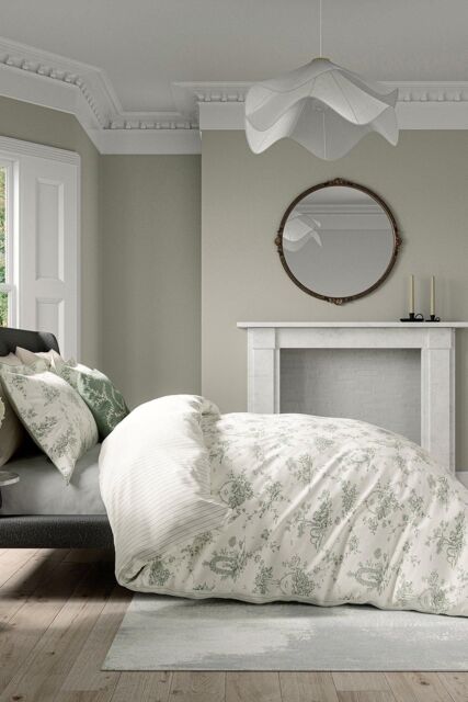 V & A 'Garden Of Love' Cotton Duvet Cover Set in Green - Size: Double - image 1