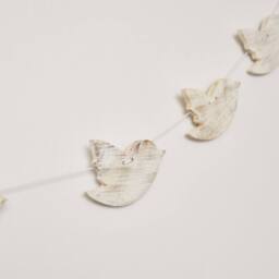 Melody Maison Distressed Wooden Bird Garland - 142cm (1.42m / 55.9') in Off-White - thumbnail 6